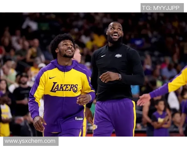 詹姆斯与布朗尼同台倒计时布朗尼正式宣布参加NBA选秀